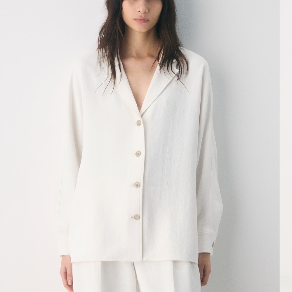 Aritzia Freeform Wilfred Crepette Cream Button-Up Shirt size small